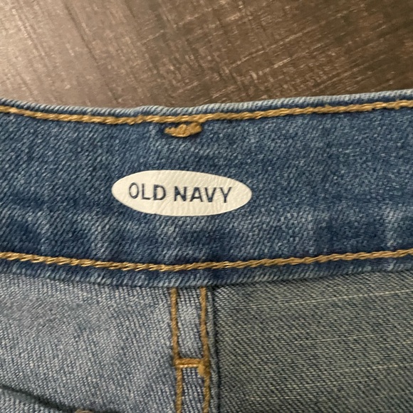 Old navy shorts size 8 - Picture 3 of 4